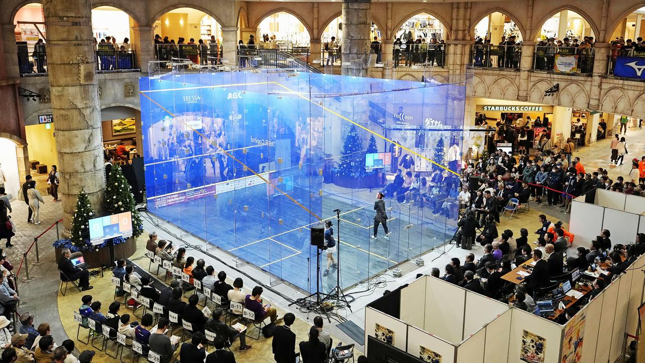 Squash in einem Einkaufszentrum im japanischen Yokohama