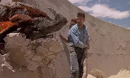 “Tremors” (1990): A Cult Classic That Blends Horror, Comedy, and Adventure – Film Review